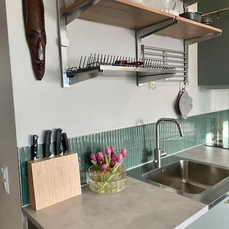 Newly Built Bright Apartment, Close To Everything If You Want To Visit Stockholm, You Will Find The Perfect Accommodation Here! Ferry Line 80 Makes It Very Convenient And Easy To Get To The City Center 纳卡 外观 照片
