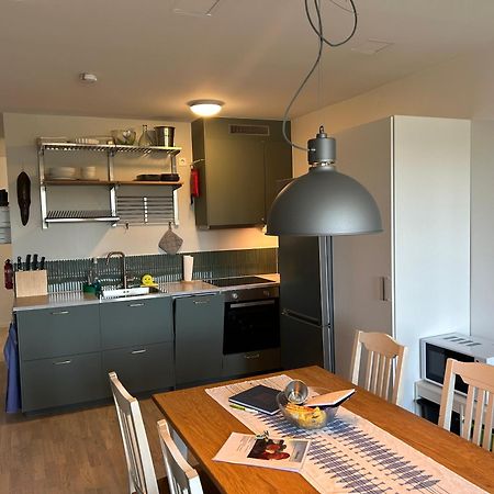 Newly Built Bright Apartment, Close To Everything If You Want To Visit Stockholm, You Will Find The Perfect Accommodation Here! Ferry Line 80 Makes It Very Convenient And Easy To Get To The City Center 纳卡 外观 照片