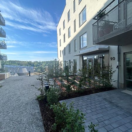 Newly Built Bright Apartment, Close To Everything If You Want To Visit Stockholm, You Will Find The Perfect Accommodation Here! Ferry Line 80 Makes It Very Convenient And Easy To Get To The City Center 纳卡 外观 照片