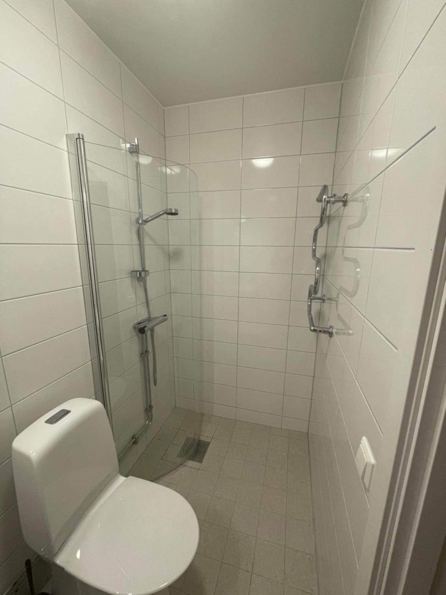 Newly Built Bright Apartment, Close To Everything If You Want To Visit Stockholm, You Will Find The Perfect Accommodation Here! Ferry Line 80 Makes It Very Convenient And Easy To Get To The City Center 纳卡 外观 照片