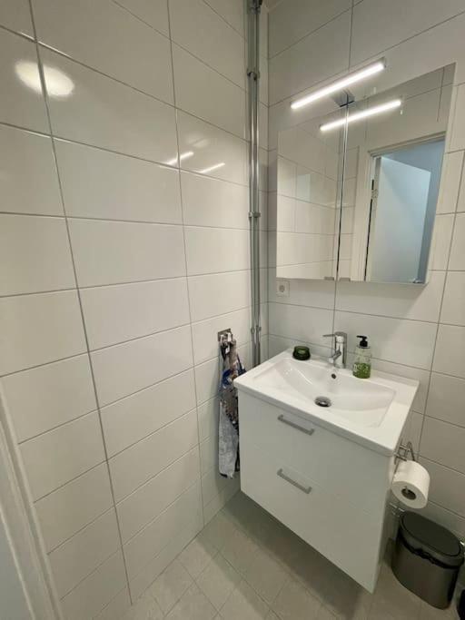 Newly Built Bright Apartment, Close To Everything If You Want To Visit Stockholm, You Will Find The Perfect Accommodation Here! Ferry Line 80 Makes It Very Convenient And Easy To Get To The City Center 纳卡 外观 照片