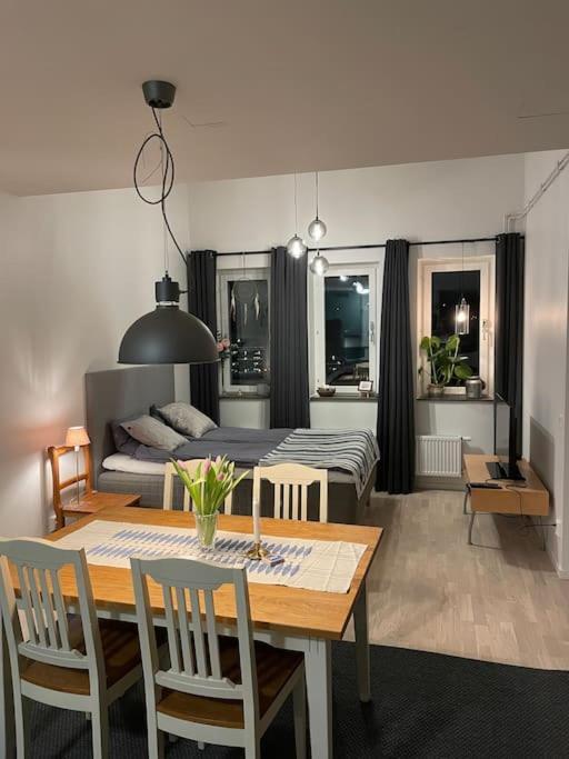 Newly Built Bright Apartment, Close To Everything If You Want To Visit Stockholm, You Will Find The Perfect Accommodation Here! Ferry Line 80 Makes It Very Convenient And Easy To Get To The City Center 纳卡 外观 照片
