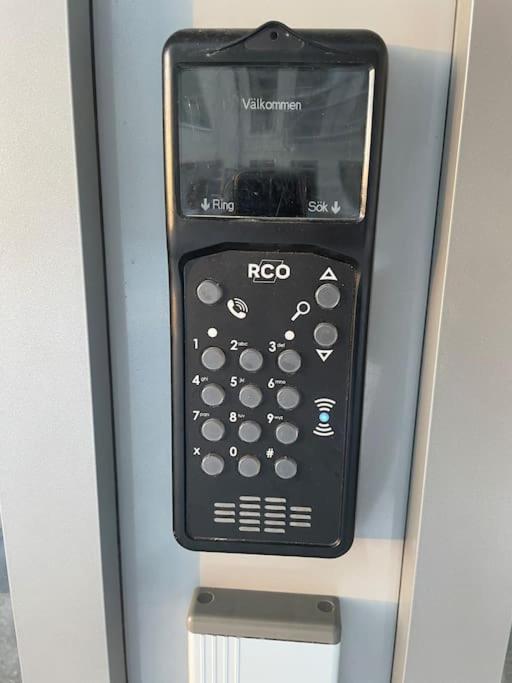 Newly Built Bright Apartment, Close To Everything If You Want To Visit Stockholm, You Will Find The Perfect Accommodation Here! Ferry Line 80 Makes It Very Convenient And Easy To Get To The City Center 纳卡 外观 照片
