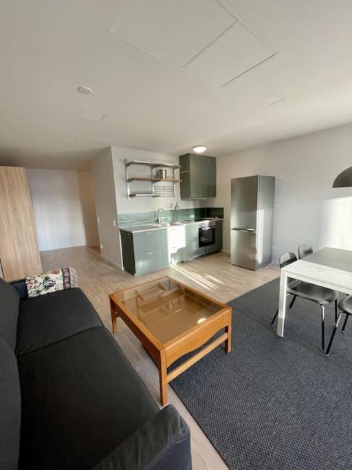 Newly Built Bright Apartment, Close To Everything If You Want To Visit Stockholm, You Will Find The Perfect Accommodation Here! Ferry Line 80 Makes It Very Convenient And Easy To Get To The City Center 纳卡 外观 照片