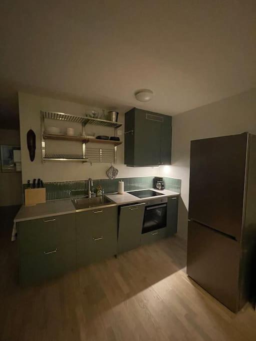 Newly Built Bright Apartment, Close To Everything If You Want To Visit Stockholm, You Will Find The Perfect Accommodation Here! Ferry Line 80 Makes It Very Convenient And Easy To Get To The City Center 纳卡 外观 照片