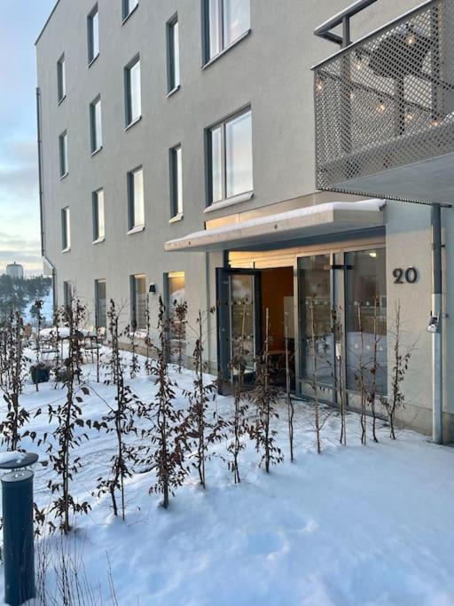 Newly Built Bright Apartment, Close To Everything If You Want To Visit Stockholm, You Will Find The Perfect Accommodation Here! Ferry Line 80 Makes It Very Convenient And Easy To Get To The City Center 纳卡 外观 照片