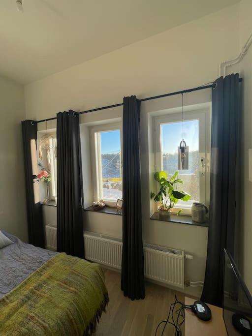 Newly Built Bright Apartment, Close To Everything If You Want To Visit Stockholm, You Will Find The Perfect Accommodation Here! Ferry Line 80 Makes It Very Convenient And Easy To Get To The City Center 纳卡 外观 照片