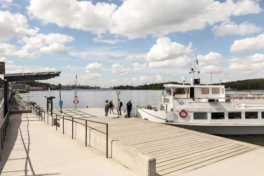 Newly Built Bright Apartment, Close To Everything If You Want To Visit Stockholm, You Will Find The Perfect Accommodation Here! Ferry Line 80 Makes It Very Convenient And Easy To Get To The City Center 纳卡 外观 照片