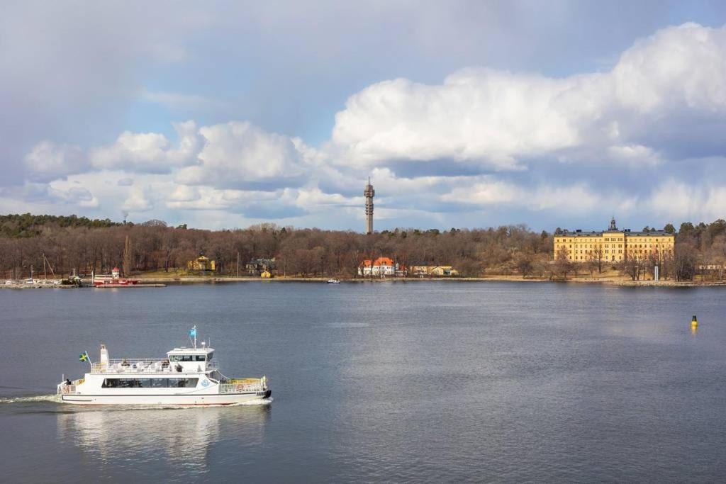 Newly Built Bright Apartment, Close To Everything If You Want To Visit Stockholm, You Will Find The Perfect Accommodation Here! Ferry Line 80 Makes It Very Convenient And Easy To Get To The City Center 纳卡 外观 照片
