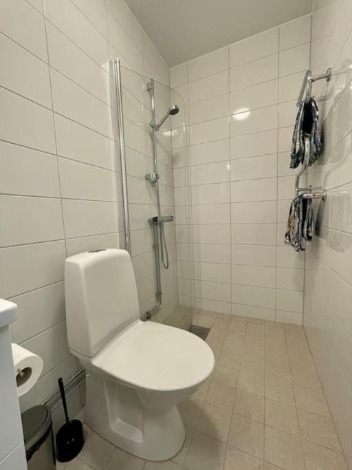 Newly Built Bright Apartment, Close To Everything If You Want To Visit Stockholm, You Will Find The Perfect Accommodation Here! Ferry Line 80 Makes It Very Convenient And Easy To Get To The City Center 纳卡 外观 照片