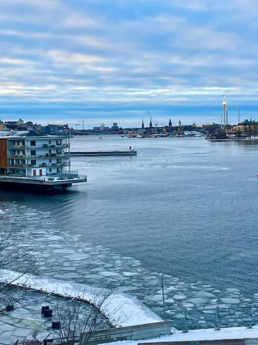 Newly Built Bright Apartment, Close To Everything If You Want To Visit Stockholm, You Will Find The Perfect Accommodation Here! Ferry Line 80 Makes It Very Convenient And Easy To Get To The City Center 纳卡 外观 照片