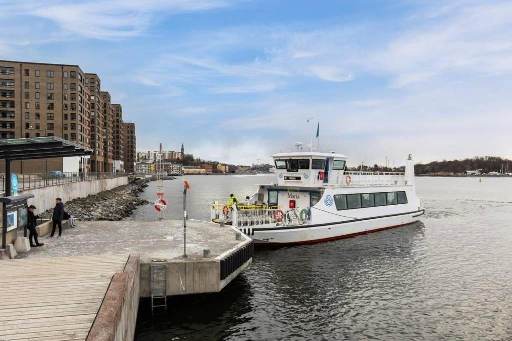 Newly Built Bright Apartment, Close To Everything If You Want To Visit Stockholm, You Will Find The Perfect Accommodation Here! Ferry Line 80 Makes It Very Convenient And Easy To Get To The City Center 纳卡 外观 照片