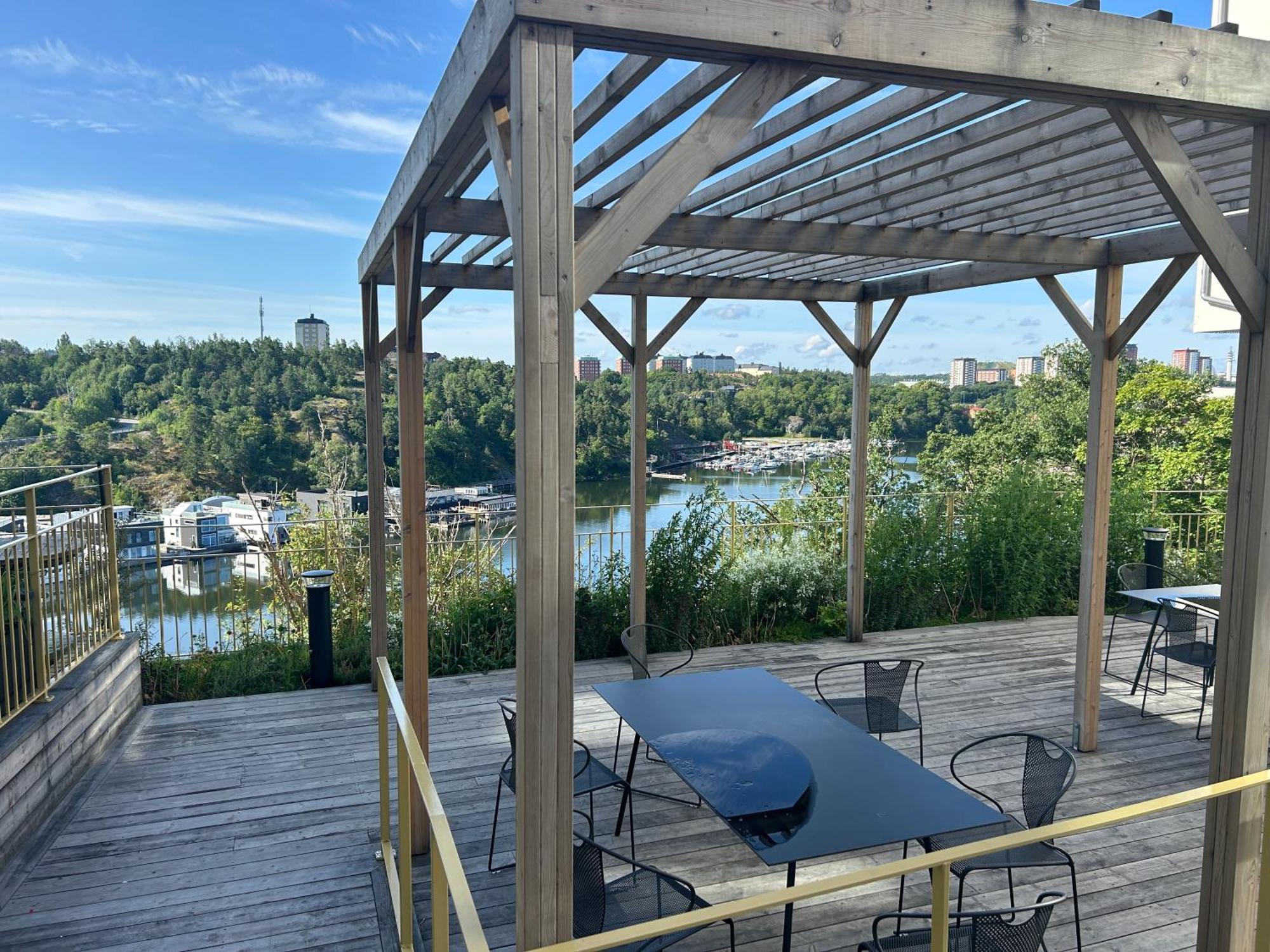Newly Built Bright Apartment, Close To Everything If You Want To Visit Stockholm, You Will Find The Perfect Accommodation Here! Ferry Line 80 Makes It Very Convenient And Easy To Get To The City Center 纳卡 外观 照片